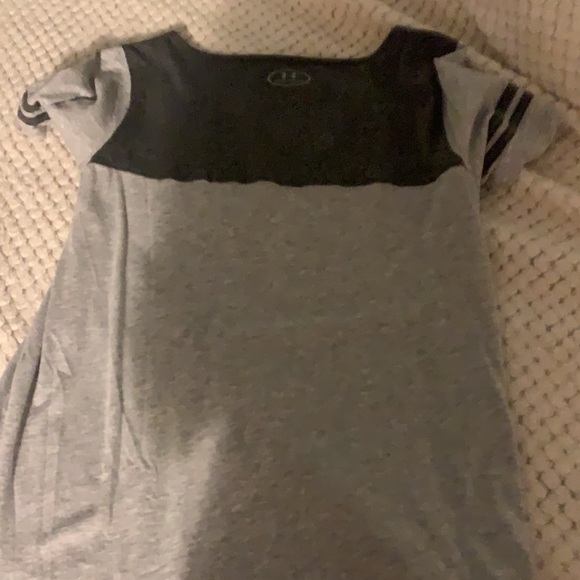 Women’s short sleeve under armor tee - Picture 5 of 5